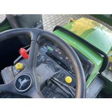 John Deere 415 Traktor mit Schild u Streuer
