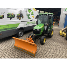 John Deere 2026R Kommunaltraktor mit Kabine, Schneeschild...